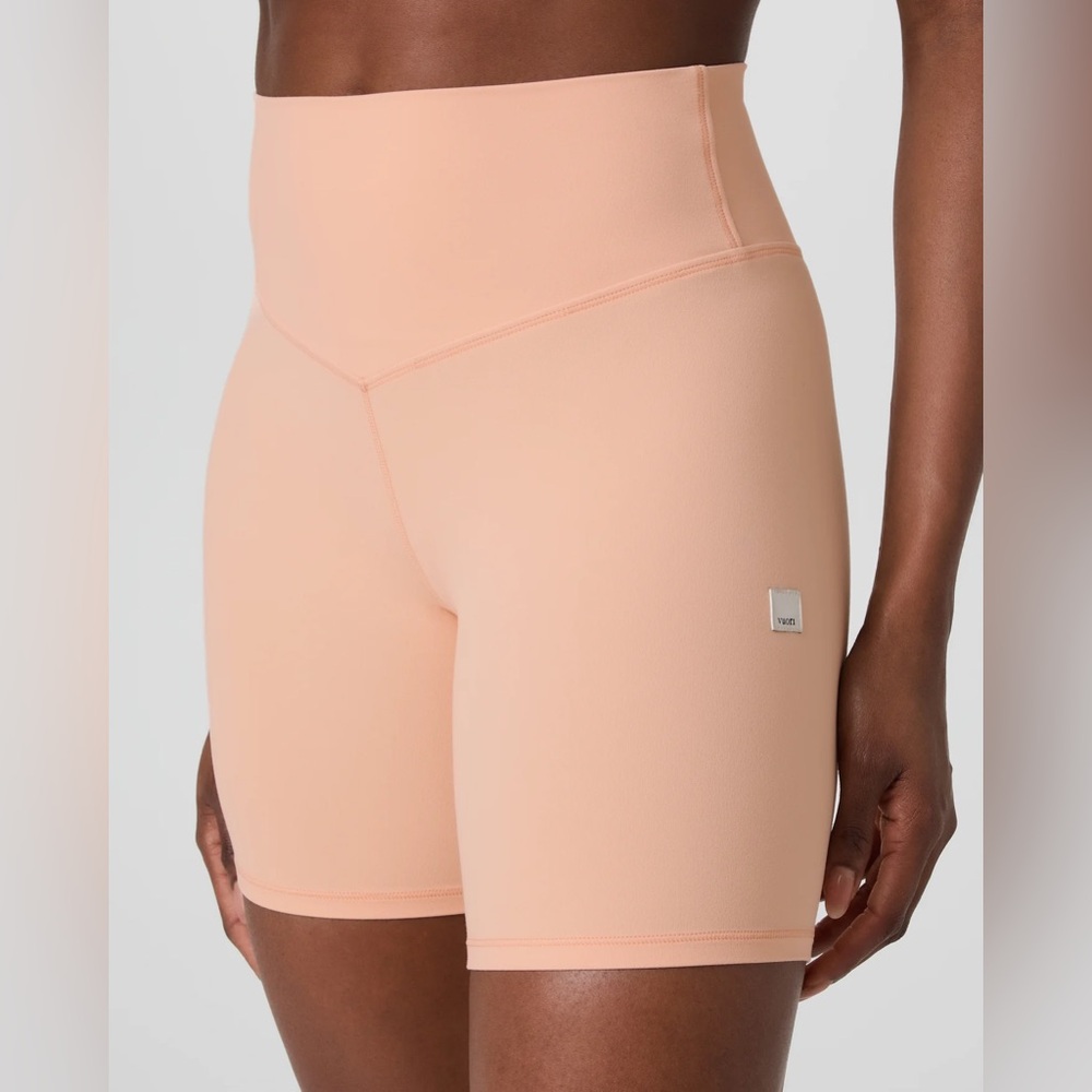 Vuori AllTheForm Short Bright Peach